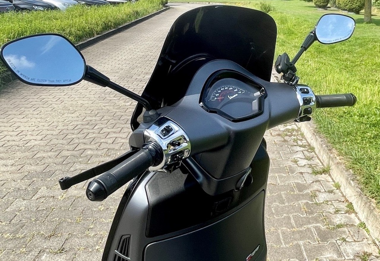 Parabrisas ERMAX Piccolo H 300 mm para Vespa GTS/GTS Super/GT L (-22), negro