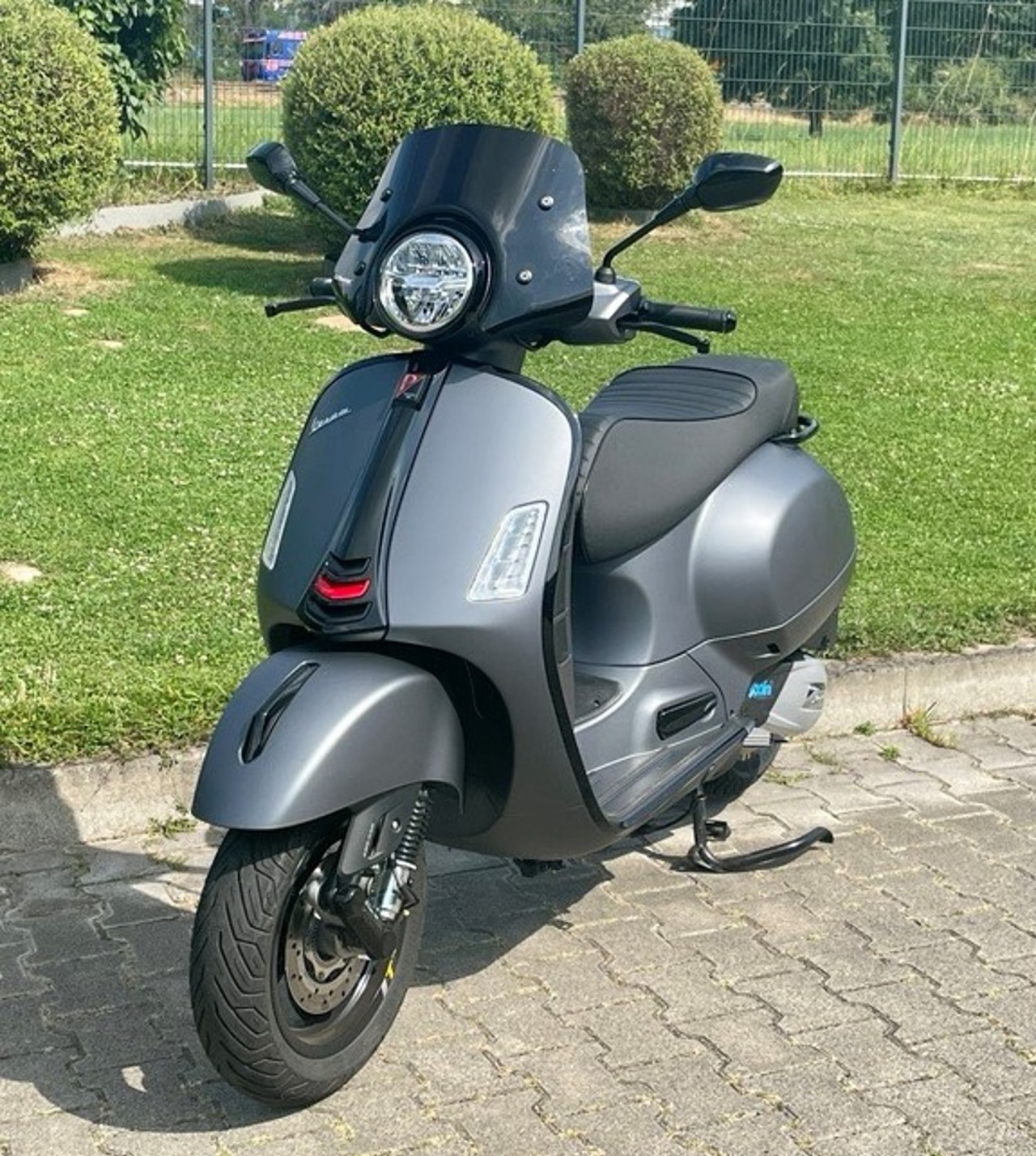 Parabrisas ERMAX Piccolo H 300 mm para Vespa GTS/GTS Super/GT L (-22), negro