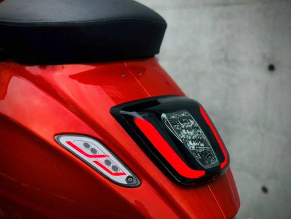 Luz trasera LED Zelioni para Vespa Primavera /​ Sprint 50-150ccm